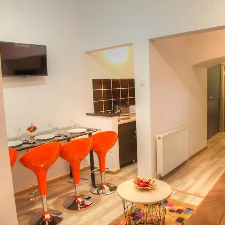 Royal Mansion In Unirii Square *