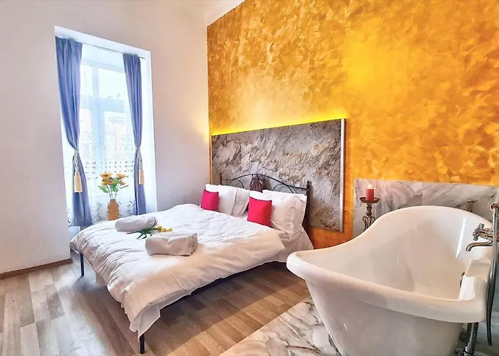 Royal Mansion In Unirii Square *