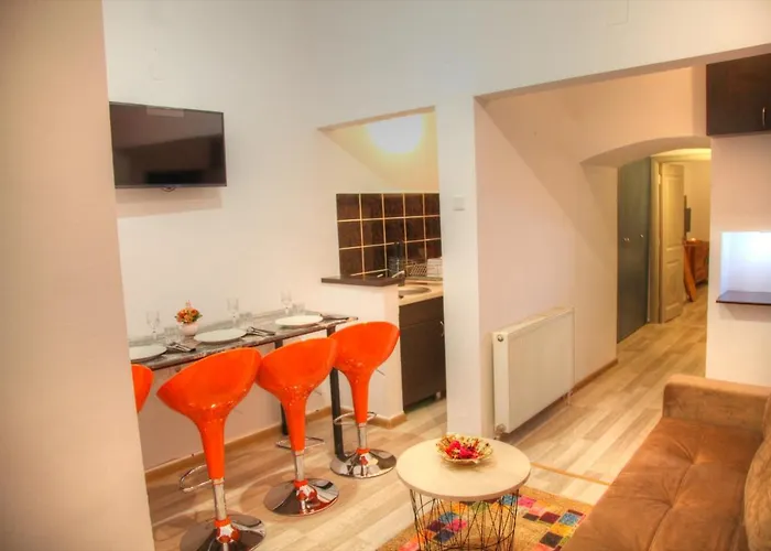 Royal Mansion In Unirii Square *